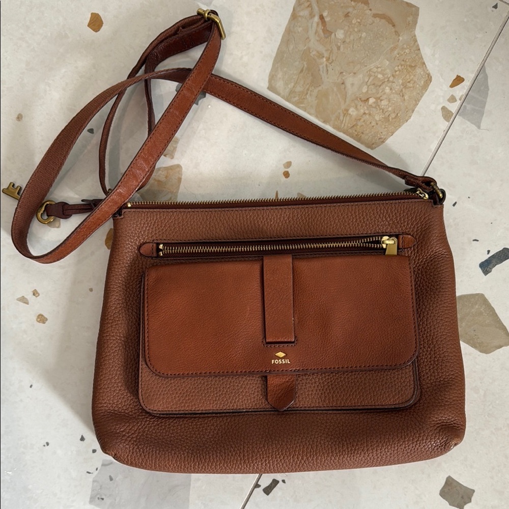 Fossil Brown Leather Crossbody Bag with Adjustable Strap
